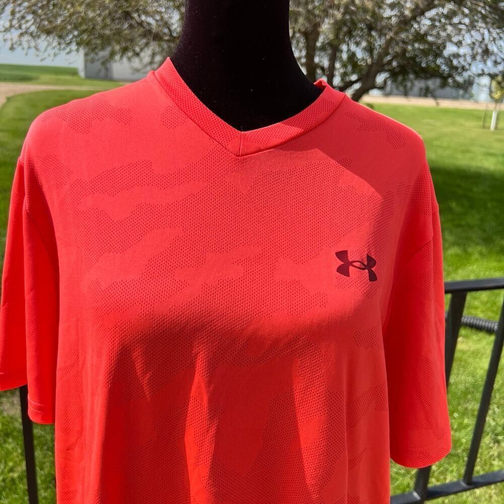 Under Armour women’s size M, loose top, coral short sleeve, V-neck